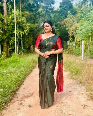 Aswathy Sreekanth Instagram - അത്രയ്ക്ക് ഞാൻ അല്ലാത്തൊരു ഞാൻ 😁

#location #mandakini