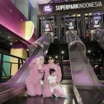 Atta Halilintar Instagram - Indahnya persahabatan 🖤 Baru tau deket rumah ada @superpark_indo & @pororopark_indo yg superrr seruu pas ultah Ameena kemarin Guys kalian harus nyobain semua game yg ada di sana karena aku sama mamanur aja ketagihan guyyysss