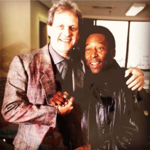 Augusto Nunes Instagram - Edson morreu. Pelé é eterno.

#reipelé #pelé
