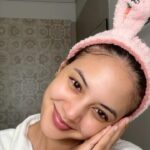Aurélie Moeremans Instagram - Seru banget akhir-akhir ini kerjaan aku di luar kota terus, sedikit capek tapi menyenangkan bisa kerja sambil jalan-jalan.. Lagi transit sebentar di Jakarta 😋 Besok pergi lagi.. Temenin aku get unready bersama @lorealparis ✨ luv banget sama L'Oreal Paris Glycolic Bright Series 🥹 #KlinikKecantikan #TreatmentMencerahkan #GlycoDailyTreatment #SKIN