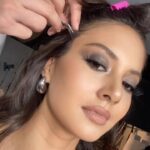 Aurélie Moeremans Instagram - Pertama kali pakai face tape biar foxy eyes ceritanya 🦊 Keren abis, muka aku kayak pakai filter FaceApp 😂 Pakai tiap hari aja apa ya? #biarfierceterus HAHAHA
