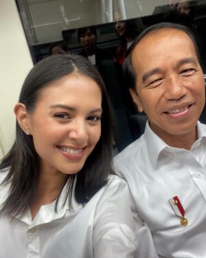 Aurélie Moeremans Instagram - Pertama kali seseneng itu selfie 🤳