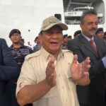Aurélie Moeremans Instagram - Guys! Kapal Rumah Sakit TNI AL dr. Radjiman Wedyodiningrat-992 kembali berlayar ke Tanah Air setelah berada di Mesir selama empat hari untuk debarkasi dan penyaluran bantuan kemanusiaan bagi warga Gaza. Mereka tiba di Pelabuhan El-Arish, Mesir pada 13 Februari 2024 lalu untuk mendistribusikan 242 ton bantuan kemanusiaan 🩵 Bantuan yang didistribusikan bagi warga Gaza, antara lain bahan makanan, alat medis, obat-obatan, selimut, tenda, dan barang logistik lainnya yang dibutuhkan oleh para korban konflik peperangan. Meski dapat berfungsi sebagai kapal rumah sakit terapung, namun otoritas Mesir tidak memberikan izin itu bagi Indonesia. Itu sebabnya, KRI DR Radjiman Wedyodiningrat-992 hanya menyalurkan bantuan kemanusiaan.