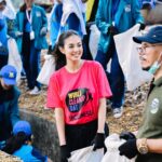 Aurélie Moeremans Instagram – Today was fun! 💕 Clean up area depan sekolah SMPN 195 Jakarta Timur bersama teman-teman! 

Untuk memperingati hari @worldcleanupdayindonesia yang akan diadakan tanggal 16 september nanti, WCD mengadakan Clean Up setiap hari dari tanggal 1 sampai tanggal 30 september nanti! Check their IG!

📸 @wandagraphy