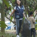 Aurélie Moeremans Instagram - Some snaps waktu aku dan team @voluntrip.kitabisa pergi ke Ponpes Jawahirul Falah untuk main bareng, membersihkan area pondok bareng-bareng dan ikut lomba 17 an 🇮🇩 Bogor, Indonesia