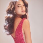 Aurélie Moeremans Instagram - Reposting this 😂 Mari kita lupakan versi jedag-jedug yang tadi siang aku upload 🥜 Kalian paling suka slide berapa? 📸 @aldosinarta 👗 @revashion @maisonbaazcouture 💄 @fenny_sugi 💇🏽‍♀️ @hairdoby_ell
