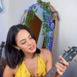 Aurélie Moeremans Instagram - Tadi IG Live sama Lenka 💛 Seneng banget tadi bisa ngobrol sama Idola masa kecil! Semoga nanti pas Lenka manggung di Jakarta lagi, bisa bikin video cover lagi tapi kali ini bareng sama penyanyi aslinya 😍! #aureliebernyanyi See you at your concert in Jakarta @lenkamusic I’ll bring you some delicious Indonesian snacks as promised! 🥮