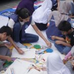 Aurélie Moeremans Instagram - Thank you @kitabisacom foto-fotonya! Seneng banget #VolunTrip kali ini banyak sekali #RelawanVoluntrip yang ikut membantu! @kitabisacom open loh kalau kalian mau ikutan Voluntrip! Yuk, next time bareng? Sekolah MasTer Depok Baru