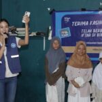 Aurélie Moeremans Instagram - Thank you @kitabisacom foto-fotonya! Seneng banget #VolunTrip kali ini banyak sekali #RelawanVoluntrip yang ikut membantu! @kitabisacom open loh kalau kalian mau ikutan Voluntrip! Yuk, next time bareng? Sekolah MasTer Depok Baru
