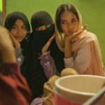 Aurélie Moeremans Instagram - Menyenangkan sekali kemarin main games-games seru, banyak ngobrol, foto-foto, masak-masak lalu siapin es buah yang seger banget buat para santri Ma’had Al Imam Ibnu Katsir ♥️ Semua yang aku sebut di atas bikin seneng banget tapi yang paling bikin happy, mereka kemarin kira aku umur 17 😂 Jangan slide sampe foto terakhir 😋 Gak sabar untuk #Voluntrip selanjutnya! #RelawanVoluntrip MA'had Ibnu Katsir Bekasi