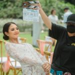 Aurélie Moeremans Instagram - Ana terkadang pecicilan di set.. Slide terakhir bonus buat yang kangen Ana-Saka 🥹