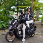 Aurélie Moeremans Instagram - Throwback @yamahaindonesia berhasil menemukan cowok yang paling cocok untuk boncengin aku seharian keliling Jakarta! Seru banget aaaaaah 😂 akhirnya boncengan juga yaa 🥹 Emang boleh se peka itu, Yamaha? New Yamaha Lexi 155, senyaman dan gesit itu. Iritnya bisa sampe keluar kota. Next naik Lexi Lx sampe ke Bandung kali ya? 🤭❤️ Jakarta, Indonesia