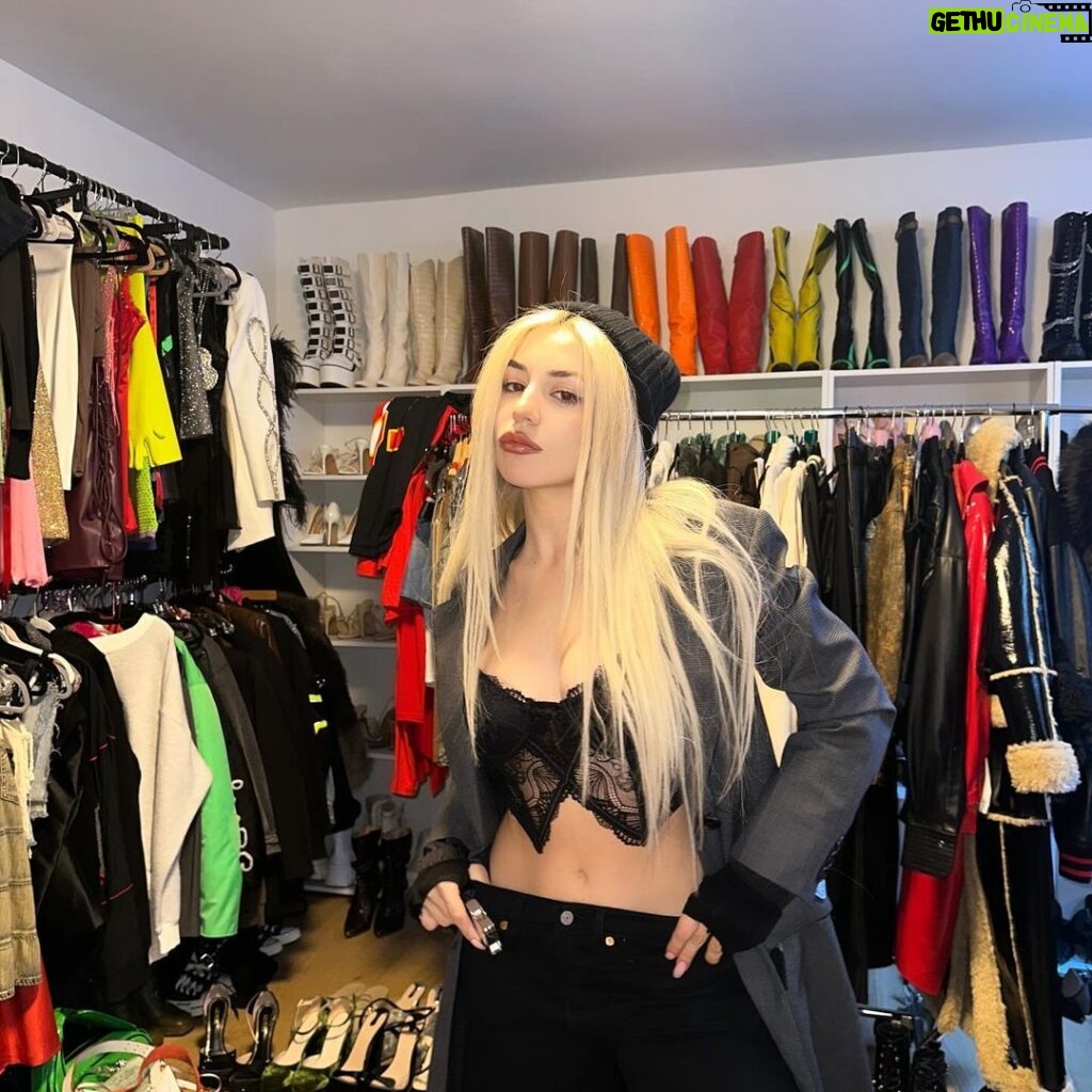 Ava Max Instagram - See you at Super Bowl in Vegas 😘
