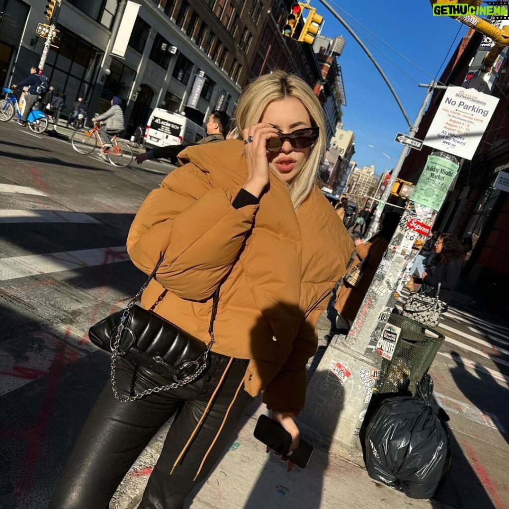 Ava Max Instagram - a new york minute 🪄 New York, N.Y.