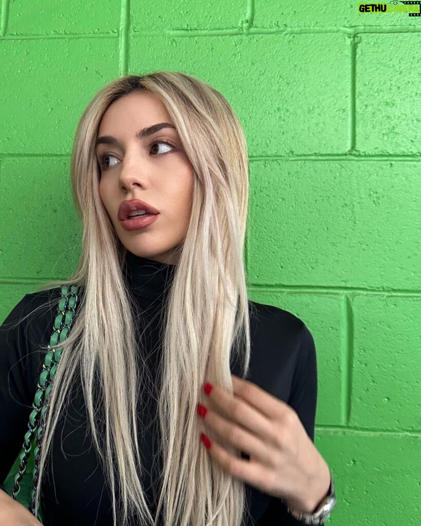 Ava Max Instagram - i would hate me 2 if I were you 🍀