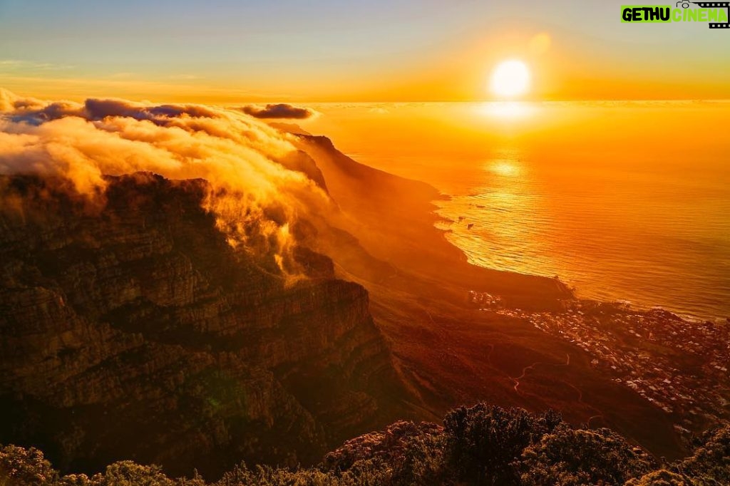 Avicii Instagram - Cape town from Table Mountain 💛❤