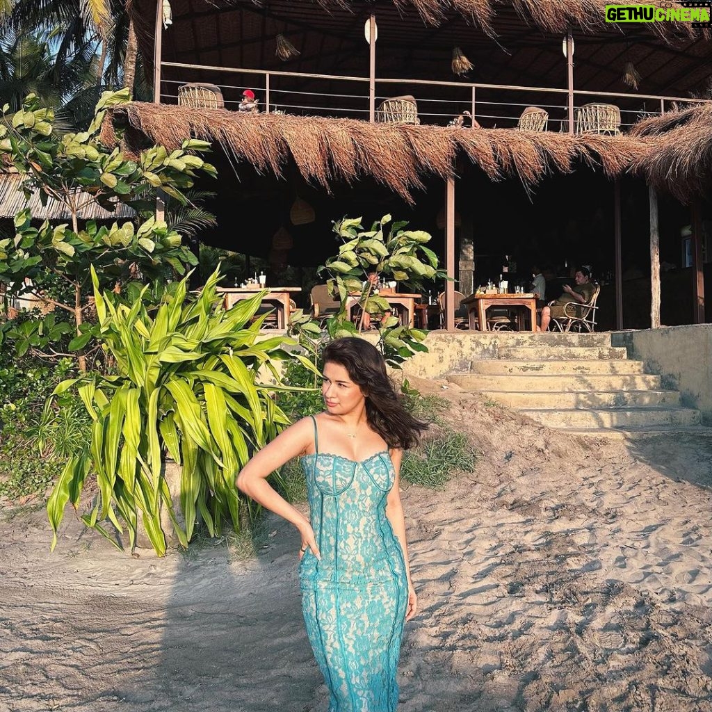 Avneet Kaur Instagram - Beach baby 🥥🌴🌊☀️ Wearing @tomberamoureuxin Goa