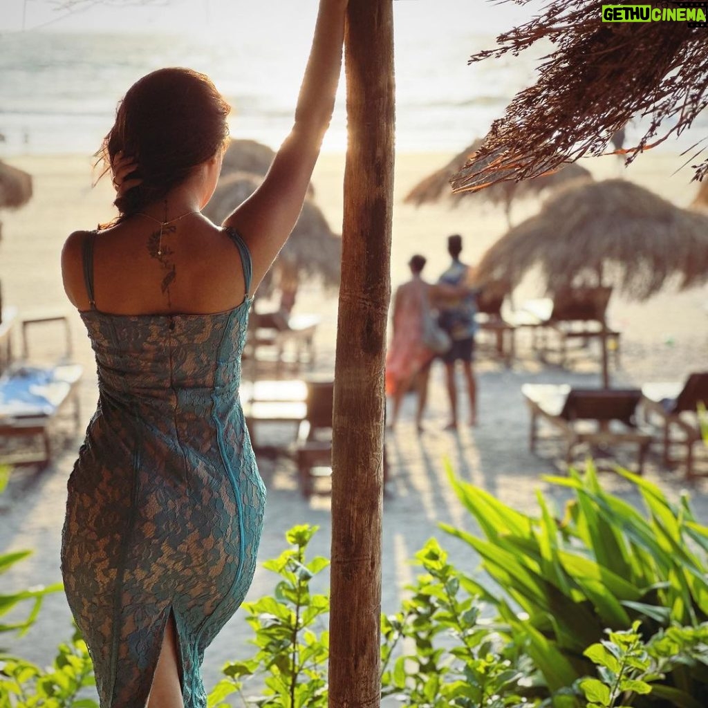 Avneet Kaur Instagram - Beach baby 🥥🌴🌊☀️ Wearing @tomberamoureuxin Goa