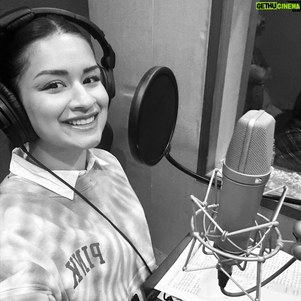 Avneet Kaur Instagram - Dubbing for my next ❤️🎬📽️🎞️ #workmode #dubbing #lifeofanactor #luvkiarrangemarriage Mumbai, Maharashtra