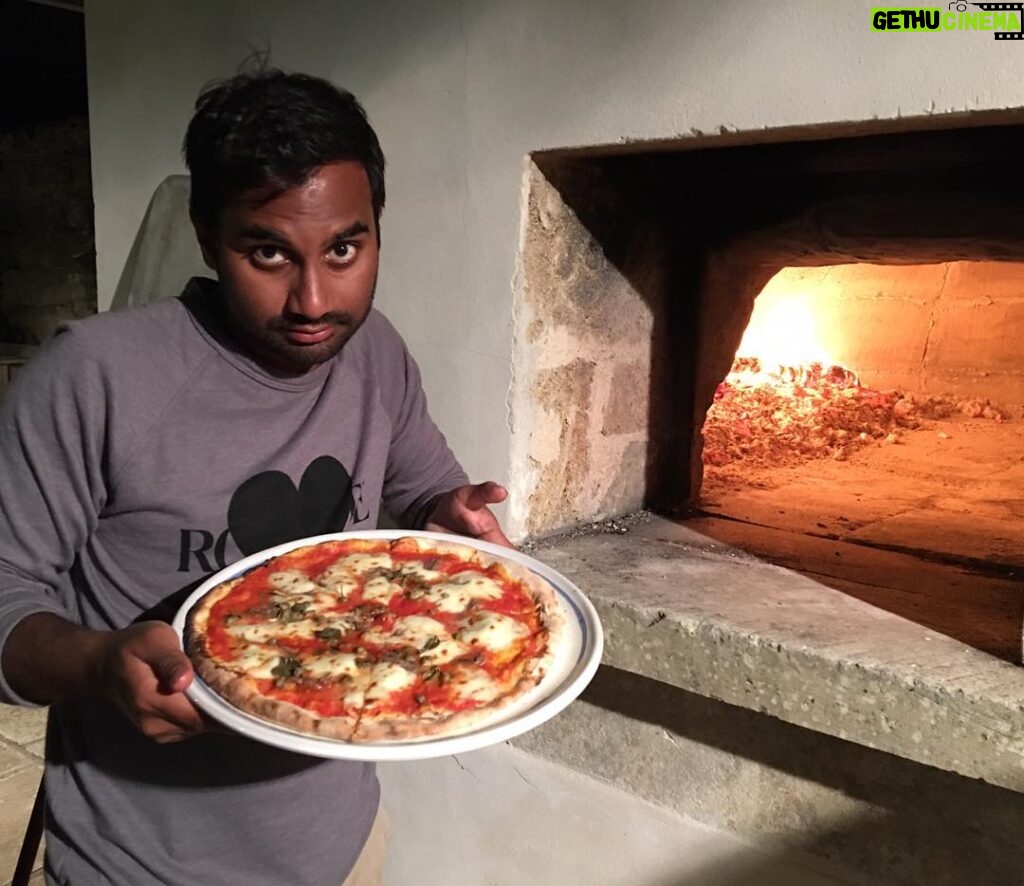 Aziz Ansari Instagram - Pizza night. #BudsinItalia #BigBudLilBud