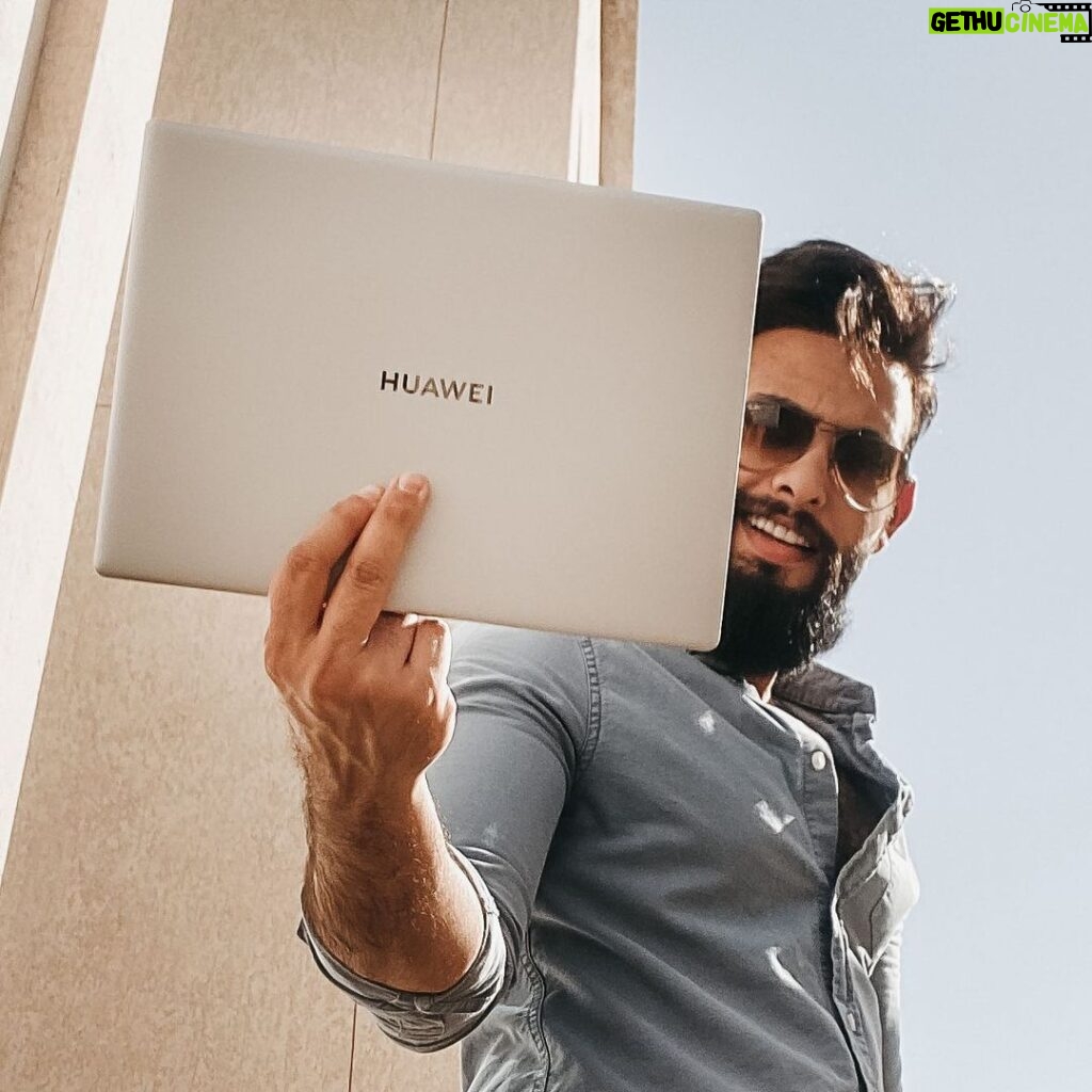 Aziz Bader Instagram - . أطلب HUAWEI Matebook X X Pro الآن ابتداءً من 439.9 د.ك واحصل على هدايا مجانية بقيمة 78.9 د.ك. استمتع بتصميم أنيق وخفيف، وخاصية مشاركة الشاشات، وشاشة لمس 3K FullView ، و CPU عالي الأداء من الجيل العاشر و Wi-Fi 6 مع #HUAWEIMateBookX @huaweimobilekw