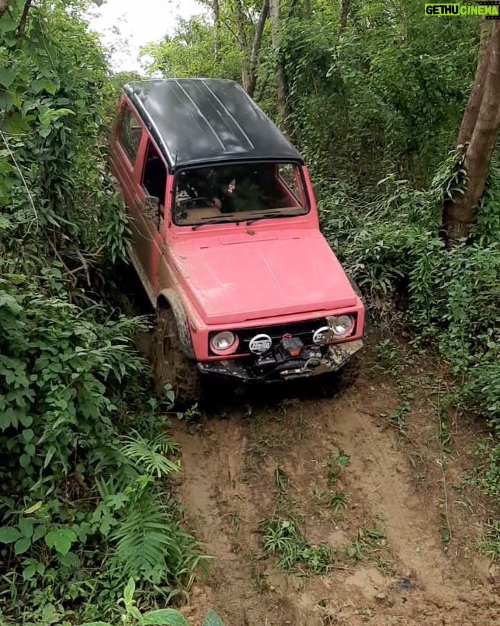 Babe Cabiita Instagram - Andai kalian tau rasanya nyetir saat turunan begini, zakar berdenyut! 🤣 @suzukijimnyindonesia