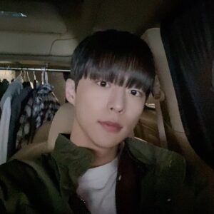 Bae In-hyuk Instagram - 수현이도 잘가..🥺행복하게!!힘내
#멀리서보면푸른봄 #끝
.

그동안 멀리서 보면 푸른 봄을 시청해 주시고 수현이를 응원해 주시고 사랑해 주신 모든 분들께 감사드립니다.

가지마 수현아ㅠㅠ