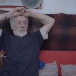Bahare Rahnama Instagram - بابا جانم تابستانم آتش گرفته امروز سالروز اتفاقی است که منجر به سفر ابدی تو شد… در جانم آتشی است انگار همه چیز تازه شده ،همه رخم های نبودنت می سورند جانم را بی قرارم ،پر بهانه ، دنبال آرام شدنم نیستی کم دارمت،.. گفتی هیچ مردی اندازه من عاشقت نیست حالا چه کنم بی تو کمت دارم عشقت را، حمایتت را، تحسینت را نمیدانم اینهمه خوب بودنت خوب بود برایم یا آتش نبودنت را سرخ تر کرد … کم دارمت بهترین بابای دنیا … #وداع_ابدی#بابا#بزرگترین_عشق#مهندس_علیرضا_رهنما پی نوشت: عکس بهتر داشتم، عکس های بهتر از تیپ و قیافه محشرت اما این عکس همه دلتنگی من را در بردارد این گونه دست بر سر گرفتنت مال وقت هایی بود که نگرانم بودی، نگران نباش ! قول میدهم! من دختر محکم تو هستم و میدانم طبق قرارمان همیشه مرا میبینی عشق ابدی من… تهران پاسداران