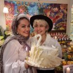 Bahare Rahnama Instagram - آنقدر بزرگ و خانم شده که همه سورپرایز امسالم با هماهنگی جان جهانم انجام شد! با یک تشکر خیلی ویژه از فرانک جانم و مجموعه با سلیقه و بی نظیر: @mado.fingerfood_tehran پی نوشت:تولد#پاییز#بهار#زن_باران پی نوشت:عکس ها کار خواهر جان و دلم : @falifilm /ورق بزنید... Ceeport پی نوشت دو: به احترام شماها که دوستم دارید و خواستید این عکس ها رو گذاشتم ...