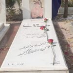 Bahare Rahnama Instagram - پنجشنبه است و باز دلتنگی... یادی بکنم از مردی که بمن شجاع بودن و صداقت را آموخت ،این روز ها که خیلی از شما در مورد قوی بودن از من میپرسید باید بگویم پدرم از هشت سالگی به نوعی من را برای چهره شدن تربیت کرد،حتی با من تمرین امضا کرد و گفت روزی همه ایران تورا خواهند شناخت و تا وقتی زنده بود این رابطه مرید و مرادی بین ما ادامه داشت! و به گمانم هنوز هم ادامه دارد... پی نوشت:قهرمان من پدرم از آرامگاه های عجیب و پر رزق و برق هیچ خوشش نمی آمد و همیشه به لحن طناز و شوخ خودش در این مورد سر به سر اطرافیان میگذاشت،اگر خودش بود سنگی از این هم ساده تر میخواست که رویش نوشته باشیم: آمدم،دیدم،رفتم،پالیز! فاتحه و صلواتی روح پدرم و پدر مادر های آسمانی را مهمان کنیم... #پالیز#بهاره_رهتما#پدر#دلتنگی#پنجشنبه_و_یاد_درگذشتگان Ceeport تهران،زعفرانیه