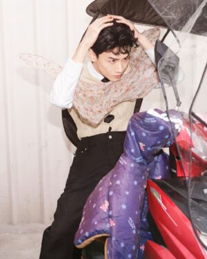 Bai Jingting Instagram - The funniest man from HuaiRou.

比登上GQ更开心的是
和SANKUANZ一同登上GQ
感谢GQ感谢Rocco感谢上老师