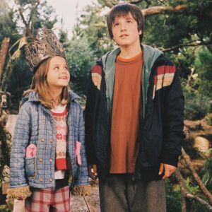 Bailee Madison Instagram - Close your eyes, and keep your mind wide open. Happy 17 year anniversary to a movie that forever changed my life 🤍👑 #BridgeToTerabithia

The older I get the more gratitude I hold, to have been so young and been able to be a part of something that means so much to so many people. This film gave me the chance to grow up with so many of you…. And I’ll never take that for granted. 

So thank you to all the people who said yes to 5 year old little me!!! 👑