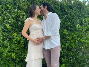 Bailee Madison Instagram - Hiii guys! It’s been an eventful 2 weeks on the family front, and so I’m coming to you asking for prayers and love to be sent  @kaitlinvilasuso & @jordivilasuso ‘s way! My sister is expecting her 3rd baby, the journey getting here has been filled with faith and heartbreak along the way, however we are here, and this sweet baby girl already has our hearts and our family is so excited to wrap this new bundle of sweetness in our love… however, there’s some big steps that have to be taken to make this happen. My sister is going in for surgery today to try to give her body a little support to be able to carry this sweet little girl. She wrote so beautifully in her last post, and so I will direct you to that for all of the info (and feelings) 

But for now just want to say thank you for the love, and messages and prayers. 
🤍🤍🤍🤍