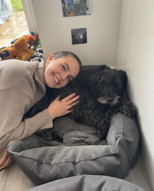 Bailee Madison Instagram - Alas, a Manchester Christmas recap ❤️ With the pandemic and work it had been far too long since I was able to see @soullacostanda , @elenirichardson , @eleni1718 & the family . So thankful for every single moment spent and for each loving memory created. It was beautiful in every way.  Ended the trip at Old Trafford, a huge thanks to @manchesterunited for such a special night, a memory that @newhopeblake and I will forever cherish❤️❤️ grateful. grateful.