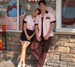 Bailee Madison Instagram - Sunny days 🅰️nd killer nights = a Final Girl Summer🔪
 @cosmopolitan has your FIRST look at @prettylittleliars summer school , plus @writerras & @lindsaycbring are sharing some hottttt gossss-ip ! 

Season Two is coming to @streamonmax this spring , and I promise you… you aren’t ready….

I freaking love these women, and this season.