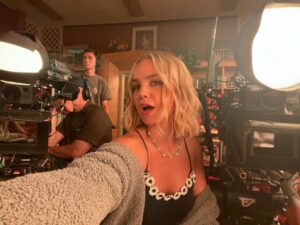 Bailee Madison Instagram - Sunny days 🅰️nd killer nights = a Final Girl Summer🔪
 @cosmopolitan has your FIRST look at @prettylittleliars summer school , plus @writerras & @lindsaycbring are sharing some hottttt gossss-ip ! 

Season Two is coming to @streamonmax this spring , and I promise you… you aren’t ready….

I freaking love these women, and this season.