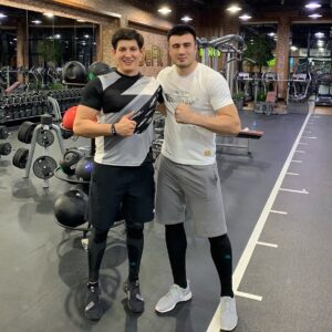 Bakhodir Jalolov Instagram - Hurmatli akajon!

Ummat bo‘lgan kuningiz bilan tabriklayman. Biz sportchilarning baxtiga sog‘ bo‘ling. Sportga qaratayotgan eʼtiboringiz uchun katta rahmat. Biz sportchilarga aka-ukadek g‘amxo‘rlik qilib, doim yonimizda qalqon bo‘lib turganingiz uchun chin yurakdan minnatdormiz. Sizga sihat-salomatlik, oilaviy xotirjamlik, va ulkan zafarlar tilab qolamiz.

Tavallud ayyomingiz muborak bo‘lsin.