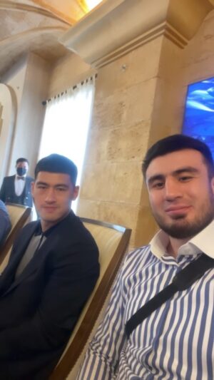 Bakhodir Jalolov Instagram - Katta bolalar davrasida…

Big boys circle…