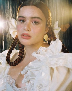 Barbie Ferreira Instagram - @esmagazine cover with my angels @petrafcollins @chrishoran20 @kalikennedy @sylvia_wheeler 🦢
