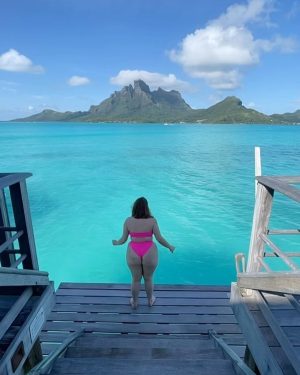 Barbie Ferreira Instagram - burnt cheeks in bora bora wow what a week 🤩