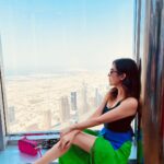Barkha Singh Instagram - What do you think happened in between these two photos? Random answers only 😆 #Travel #traveldiaries #TravelwithB #Dubai #burjkhalifa #throwback #staystylish