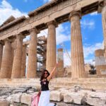 Barkha Singh Instagram - Let’s show you around #Greece today lovelies 😃🇬🇷 1. Mykonos 2. Temple of Apollo, Delphi 3. Familia ❤️ 4. Somewhere in the middle of the Aegean sea 5. Street aesthetics in Greece 6. This is Spartaaaaaaa 7. Glimpses of Greece you see online 8. My special message to you 9. Girls just wanna have fun 😜 10. Parthenon, Acropolis of Athens #TravelwithB #traveldiaries #travelwithme #travel