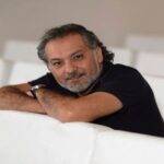 Bassel Khayyat Instagram - أحلامك كبيرة ياحبيبي لمن تركتها ومشيت سأفتقدني فيك ..سأفتقدك ياحبيبي .رحلت ووالدي في نفس العام كان والدي يقول لي اذا كنت مع حاتم فأنا مطمئن ..رحلت ياأستاذي رحل حاتم يا والدي ..رحلتما فماذا تركتما ورائكما
