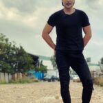 Bassel Khayyat Instagram - الموهبة وحدها لا تكفي .. استمر دائماً، فلا يوجد شئ في العالم يمكنه أن يحل محل الإصرار💪🏻 #BasselKhaiat #Faith #Success
