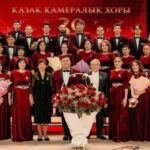 Bayan Alaguzova Instagram - В нашей семье большая радость! Наш Папа Алагузов Турум Сагидоллаевич - композитор и дирижер получил высочайшую государственную награду «Заслуженный деятель РК». Мы очень гордимся и желаем нашему Папе крепкого здоровья и вдохновения! @turumalaguzov44 👏👏👏 ждём его возвращения домой, чтобы отметить это радостное событие!