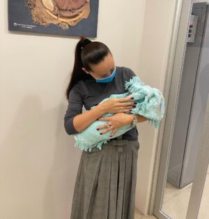 Bayan Alaguzova Instagram - Этот год для меня стал очень значимым; родилась внучка, мой фильм о бытовом насилии продолжает триумфально шагать по миру, справедливость по отношению к моему  нынешнему супругу восторжествовала. И вот сегодня стало известно об условно-досрочном освобождении бывшего супруга Бахытбека Есентаева. Месяц назад по его просьбе я подписала ходатайство о том, что не против его освобождения, суд удовлетворил мою просьбу, и совсем скоро он выйдет на свободу. Я очень рада, и искренне желаю ему здоровья, и всего самого наилучшего! Ради себя, ради моей семьи, ради моих детей и внуков! Благодарю Всевышнего!