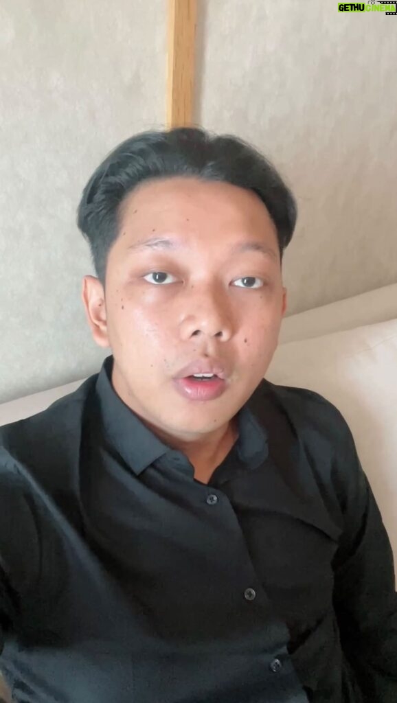 Bayu Skak Instagram - Nyuwun dukungane Rek, Nek awakmu seneng karo Lara Ati LokaDrama. Iki soale arep dipindah jam tayange nang jam kerjo. Iki sebenere sing kedaden Lara Ati Lokadrama melbu top 10 rating Indonesia, mandek nang rating 7. Aku dikabari tapi jare mudun share e dadi dipindahno nang jam kerjo wae, gak tayang wayah bengi maneh.. nek awakmu podo kerso, kesan pesanmu kenopo seneng Lara Ati Lokadrama suarakan nang akun sosmed e SCTV ben kene dirungokno Rek, selama iki dadakno kene koyo cuman sak sliwetan tok, gak dilirik nek kene gak lantang nyuarakan Rek