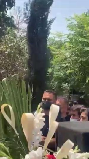 Behnoush Bakhtiari Instagram - سبا خانوم دختر علي جان سليماني مظلوم و دوس داشتني باعشق
بهشت بي دردت مباركت 🙏🏼
تسليت به تمام داغديدگان كرونا… و روح تمام عزيزانمان در ارامش و خدا قوت به كادر درمان و پزشكان  و تمام كساني كه در جنگ با كرونا مثل سرباز اماده بودند…