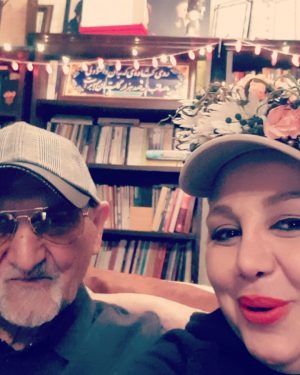 Behnoush Bakhtiari Instagram - مارر وپدر عزیزمدتیه که منزل من روبا حضورشون منور کردن و چقدر برکت به خانه ای میاد که بزرگتری اونجا باشه.....الهی خدا نگه داره همه پدر مادرهای عزیز دنیارو و رحمت کنه همه رفتگان شما رو

گرانی و وضعیت ناگوار اقتصادی تنها نقطه مشترکیه که همه ما ایرانیا باهم داریم....خواستیم همدردی خودمون رواعلام کنیم و مثل همیشه از تو دوست عزیزم بخوام که در مرداب هم گل نیلوفری بمان و لبخند بزن و دلت رو زنده نگه دار....
#behnoosh_bakhtiari 
@behnaz.bakhtiarii 
@behnaz.bakhtiarii