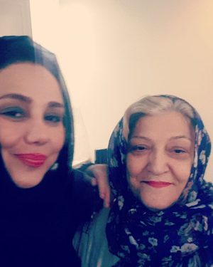 Behnoush Bakhtiari Instagram - اخ که هیچی تو دنیا شما دوتا نشد........
روح پدرو مادرهای دل کنده از دنیا شادوآروم....یادشون گرامی
این فیلم رو گرفتم که شما دوستانم..... اگر پدر مادرتون هنوز هستن همین الان بغلشون کنید و ببوسید......پاشید......یاعلی